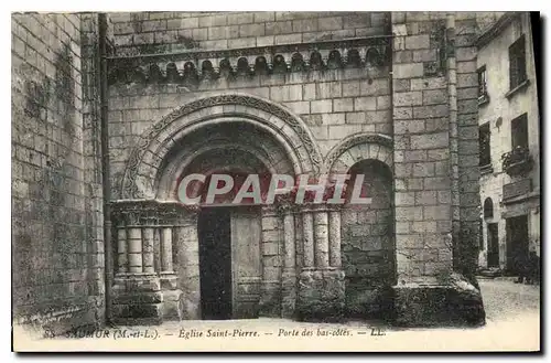 Cartes postales Saumer M et L Eglise Saint Pierre Porte des Bas cotes