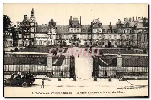 Ansichtskarte AK Palais de Fontainebleau La Grille d'Honneur et la Cour des Adieux