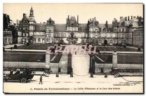 Ansichtskarte AK Palais de Fontainebleau La Grille d'Honneur et la Cour des Adieux