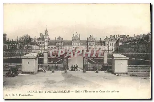 Cartes postales Palais de Fontainebleau Grille d'Honneur et Cour des Adieux