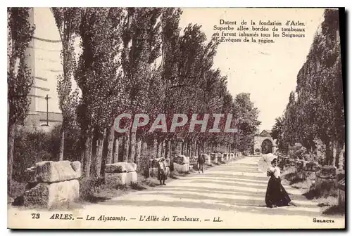 Ansichtskarte AK Arles Les Alyscamps L'Allee des Tombeaux