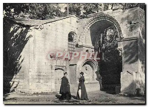 Cartes postales Arles Les Alyscamps Chapelle de la Tour