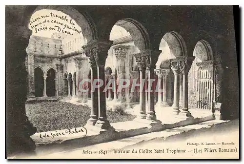 Cartes postales Arles Interieur du Cloitre Saint Trophime Les Piliers Romains