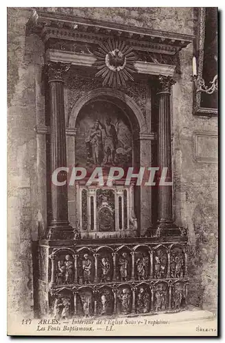 Ansichtskarte AK Arles Interieur de l'Eglise Sainte Trophime Les Fonts Baptismaux