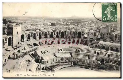 Cartes postales Arles Les Arenes et la Ville