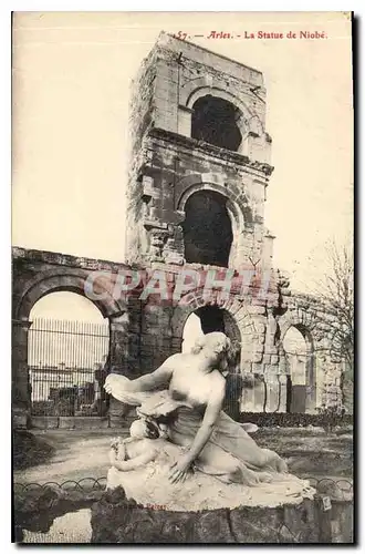 Cartes postales Arles La Statue de Niobe