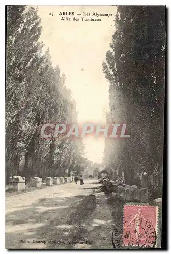 Ansichtskarte AK Arles Les Alyscamps Allee des Tombeaux