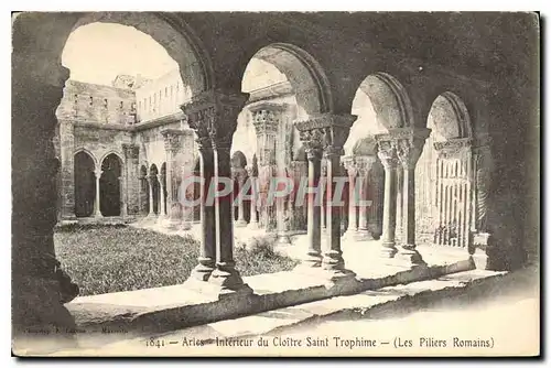 Cartes postales Arles Interieur du Cloitre Saint Trophime Les Piliers Romains