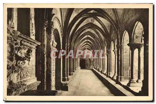 Ansichtskarte AK Arles Bouches du Rhone Interieur du Cloitre Saint Trophime