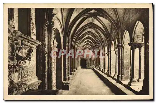 Ansichtskarte AK Arles Bouches du Rhone Interieur du Cloitre Saint Trophime