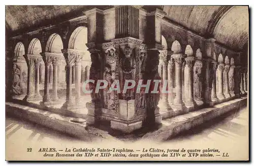 Cartes postales Arles La Cathedrale Sainte Trophime Le Cloitre forme de quatre galeries