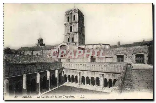 Ansichtskarte AK Arles La Cathedrale Sainte Trophime