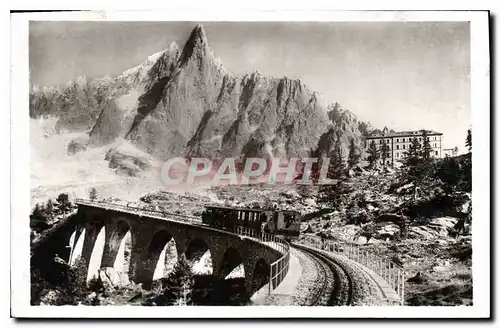 Cartes postales Chamonix Chemin de fer di Montenvers et Aiguille du Dru Train