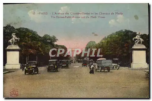 Cartes postales Paris L'Avenue des Champs Elysees et les Chevaux de Marly