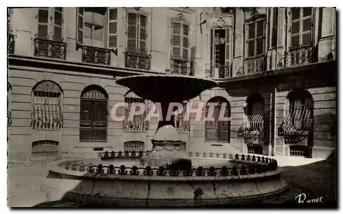 Cartes postales Aix en Provence Fontaine et place d'Albertaz Anciens hotels