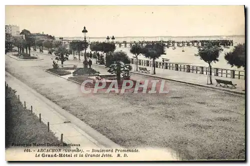 Cartes postales Arcachon Gironde Boulevard Promenade le Grand hotel et la Grande Jetee