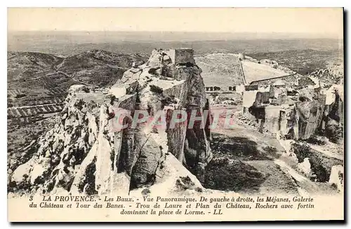 Ansichtskarte AK La Provence Les Baux Vue panoramique De gauche a droite les Mejanes Galerie du Chateau et Tour d