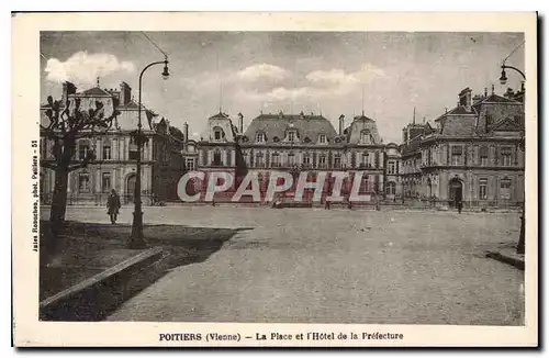 Cartes postales Poitiers Vienne La Place et l'Hotel de la Prefecture
