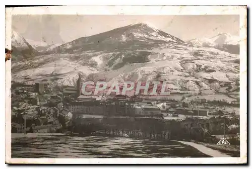 Ansichtskarte AK Embrun (Alt 875 m) Vue generale sous la neige au fond pic du Moale et Chaine des Orres