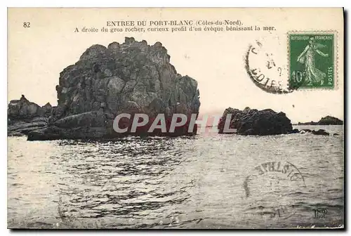 Cartes postales Entree du Port Blanc (Cotes du Nord) A droite du gros rocher curieux profil d'un eveque benissan