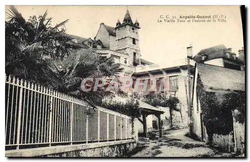 Cartes postales Argeles Gazost (H P) La Vieille Tour et l'entree de la ville