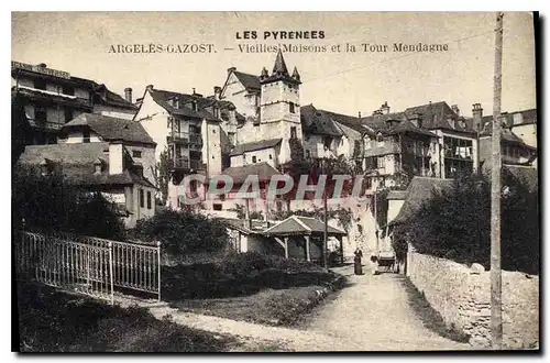 Ansichtskarte AK Argeles Gazost Les Pyrenees Vieilles Maisons et la Tour Mendagne