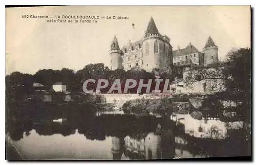 Ansichtskarte AK La Rochefoucauld Le Chateau et le Pont de la Tardoire