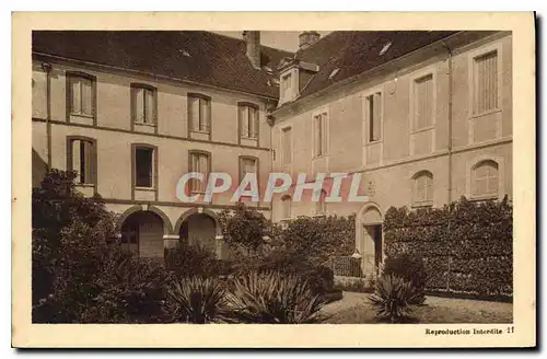 Cartes postales Monastere de Sainte Colombe les Sens Cote sud est Cour interieure Entree du refectoire