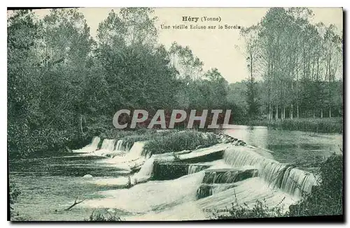 Cartes postales Hery Yonne Une vieille sur le Serein