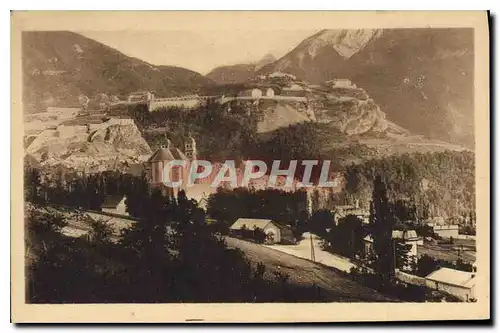 Cartes postales Briancon Station estivale et hivernale l'Eglise et les Forts