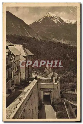 Ansichtskarte AK Briancon La Porte d'Embrun vue des Remparts