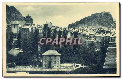 Ansichtskarte AK Dauphine Briancon les Remparts l'Eglise et le Fort du Chateau