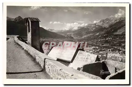 Cartes postales Briancon Hautes Alpes Chemin de ronde et vue sur la Vallee de la Durance