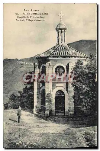 Ansichtskarte AK Les Alpes Notre Dame du Laus Chapelle du Precieux Sang Au fond Village d'Avancon