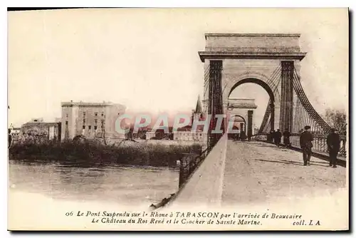 Cartes postales Le Pont Suspendu sur le Rhone a Tarascon par l'Arrivee de Beaucaire Le Chateau du Roi Rene et le