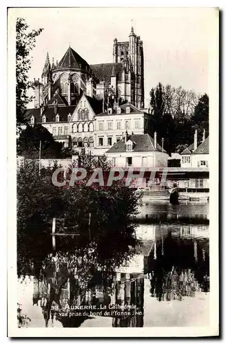 Cartes postales Auxerre la Cathedrale vue prise du Bord de l'Yonne