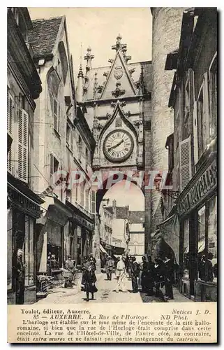 Cartes postales Auxerre la Rue de l'Horloge l'horloge est etablie sur le mur meme de l'enceinte de la cite gallo