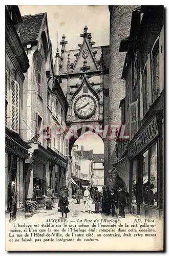 Cartes postales Auxerre la Rue de l'Horloge l'horloge est etablie sur le mur meme de l'enceinte de la cite gallo