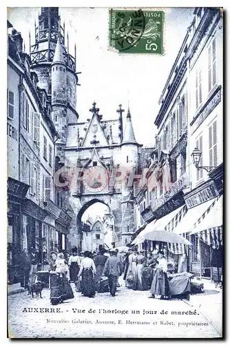 Cartes postales Auxerre vue de l'horloge un jour de Marche