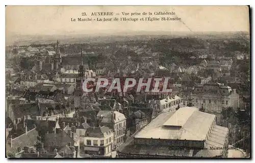 Ansichtskarte AK Auxerre vue prise de la Cathedrale le Marche la tour de l'horloge et Eglise St Eusebe