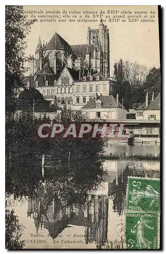 Ansichtskarte AK Auxerre la Cathedrale vue prise du Bord Cathedrale Possede de riches vitraux du XIII siecle auto