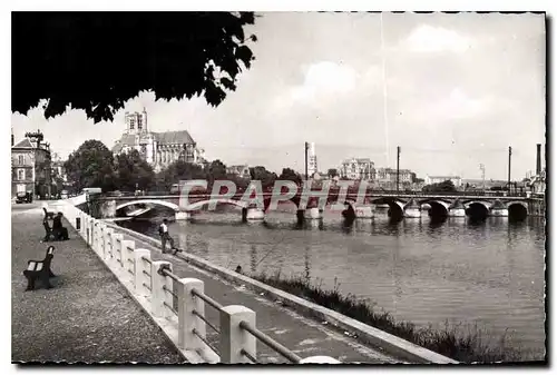 Ansichtskarte AK Auxerre Yonne la Cathedrale Saint Etienne et le Pont Paul Bert