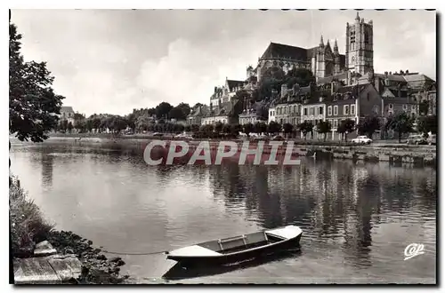 Ansichtskarte AK Auxerre les Bords de l'Yonne et la Cathedrale St Etienne Commencee en 1215 et finie au XVI S la