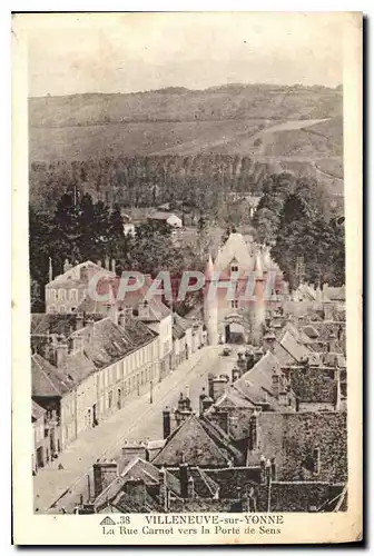 Cartes postales Villeneuve sur Yonne La Rue Carnot vers la Porte de Sens