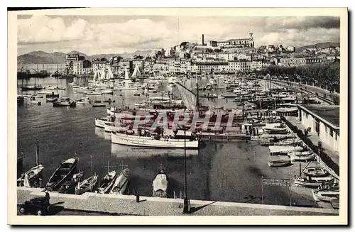 Ansichtskarte AK Cannes Le Port Vue generale du Suquet Bateaux