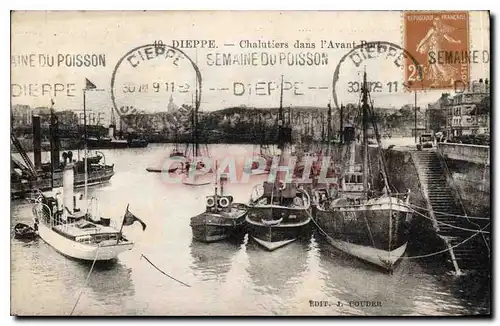 Cartes postales Dieppe Chalutiers dans l'Avant Port Bateaux