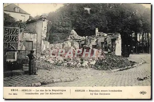 Cartes postales Senlis La rue de la Republique bombardee par les Allemands