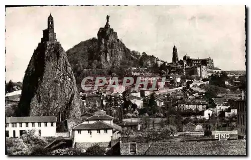 Cartes postales Le Puy en Velay HL Vue d'Ensemble sur le Rocher d'Aguilhe surmonte de la Chapele le Saint Michel