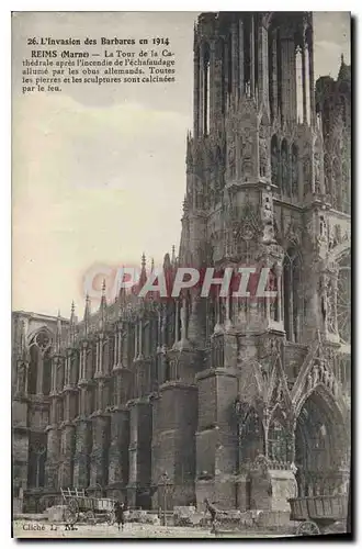 Cartes postales Reims Marne La Tour de la Cathedrale apres l'incendie de l'echafaudage allume par les obus allem