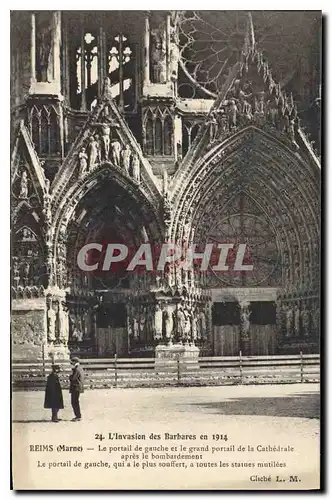 Ansichtskarte AK Reims Marne Le portail de gauche et le grand portail de la Cathedrale apres le bombardement